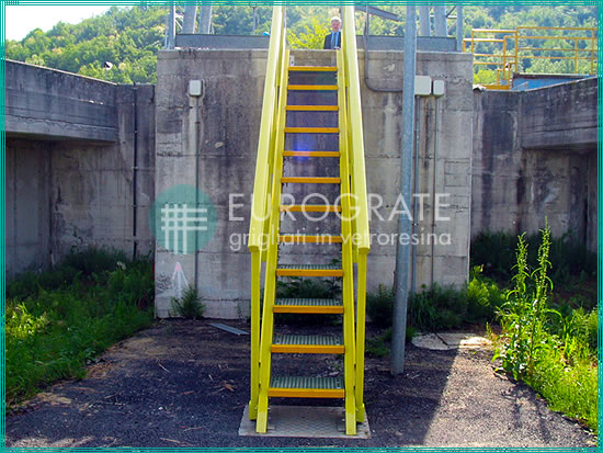 Stufen und Geländer für industrielle Treppen
